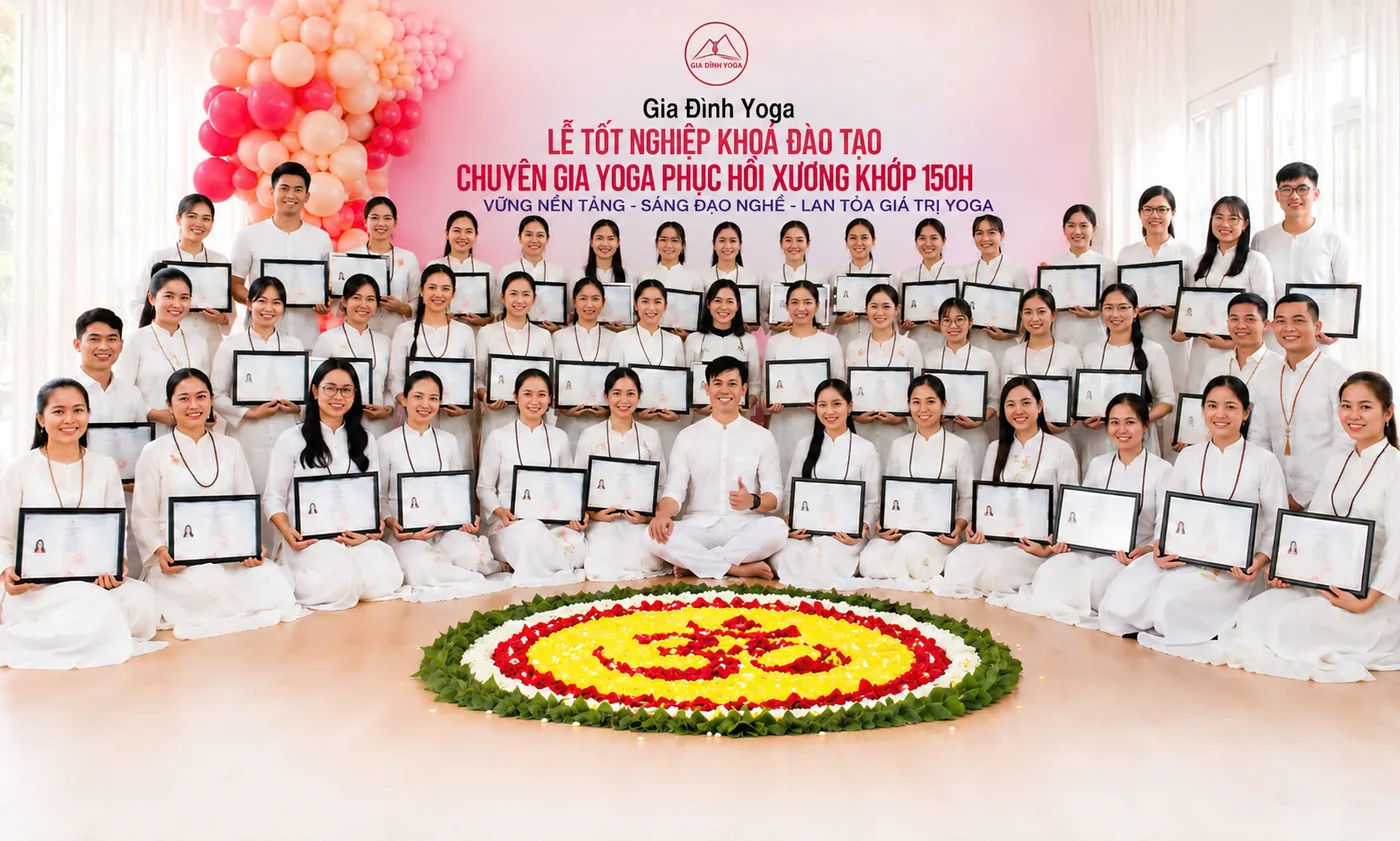 Lễ tốt nghiệp khoá Chuyên gia Yoga phục hồi xương khớp 150H khoá trước của Gia Đình Yoga