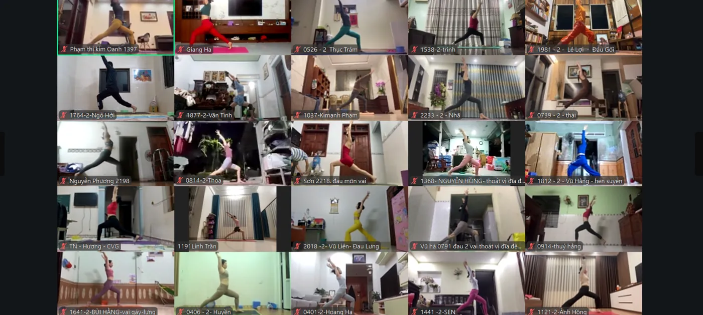 Lớp học trực tuyến qua Zoom của Học viện Gia Đình Yoga