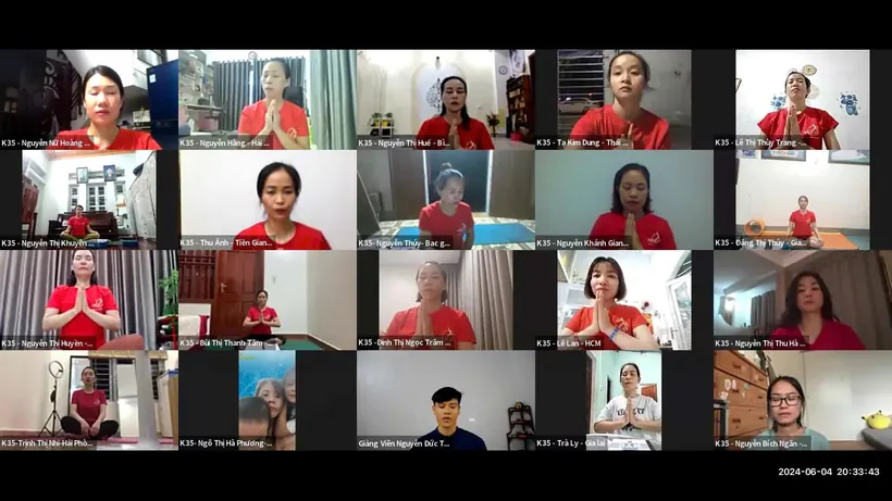 Lớp đào tạo qua Zoom của Học viện Gia Đình Yoga